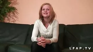 Les filles aux femmes gros seins Gros culs se font baiser passionnément par un mec