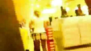 Le mec a léché le trou du cul d'une vieilles poilues femme dépravée et l'a baisée