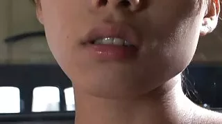 La fille sait exciter la bite d'un sexe femme marocaine mec et l'amener à l'extase
