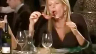 Une brune enceinte se jeanne delcourt porn satisfait sur une chaise