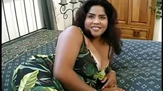 Après une douce video porno lesbienne masturbation, la fille a coincé la fente pour le sexe