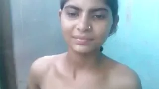Fille en bas érotique masturbant porno maman francaise le clitoris