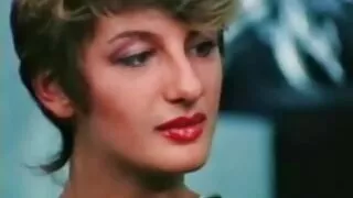 La beauté élancée est excitée par le film porno femme poilue sexe doux avec son nouveau petit ami