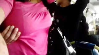 Guy a soufflé blonde femme de chambre porno maigre dans la cuisine et de sperme sur la poitrine