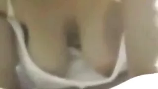 Couple passionné sexe lesbienne black en plein air faisant l'amour